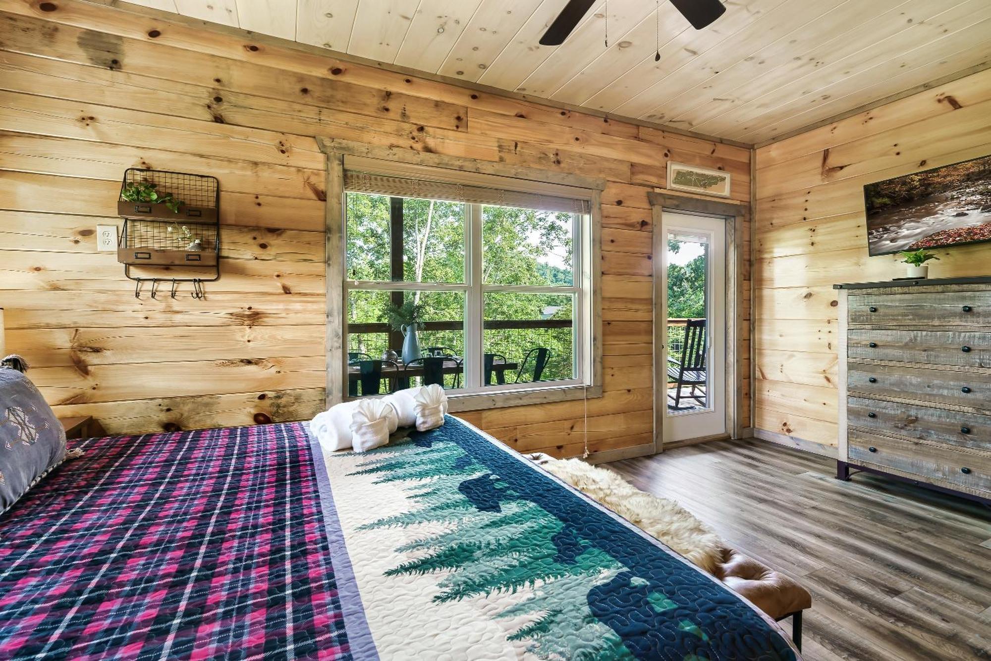 Spring Sale! Indoor Pool, Pet Stays Free, Movie, Hottub Sevierville Bagian luar foto